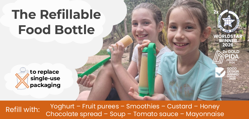 Two children holding a koor refillable food bottle 